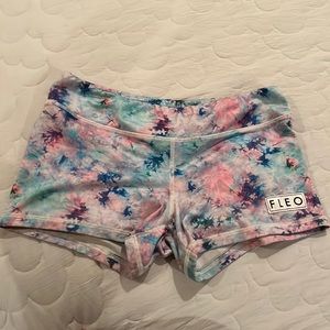 FLEO med rise 2” shorts - Large